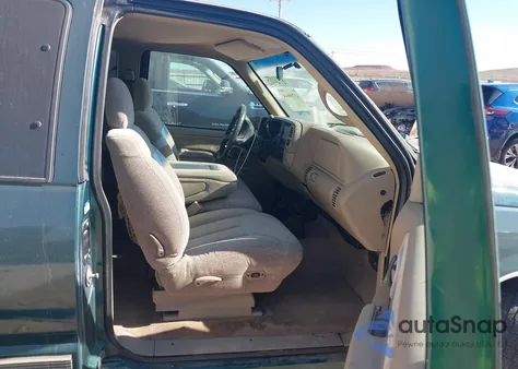 1997 Chevrolet C1500 Fleetside z USA, uszkodzony, nr VIN 2GCEC19R8V1255785